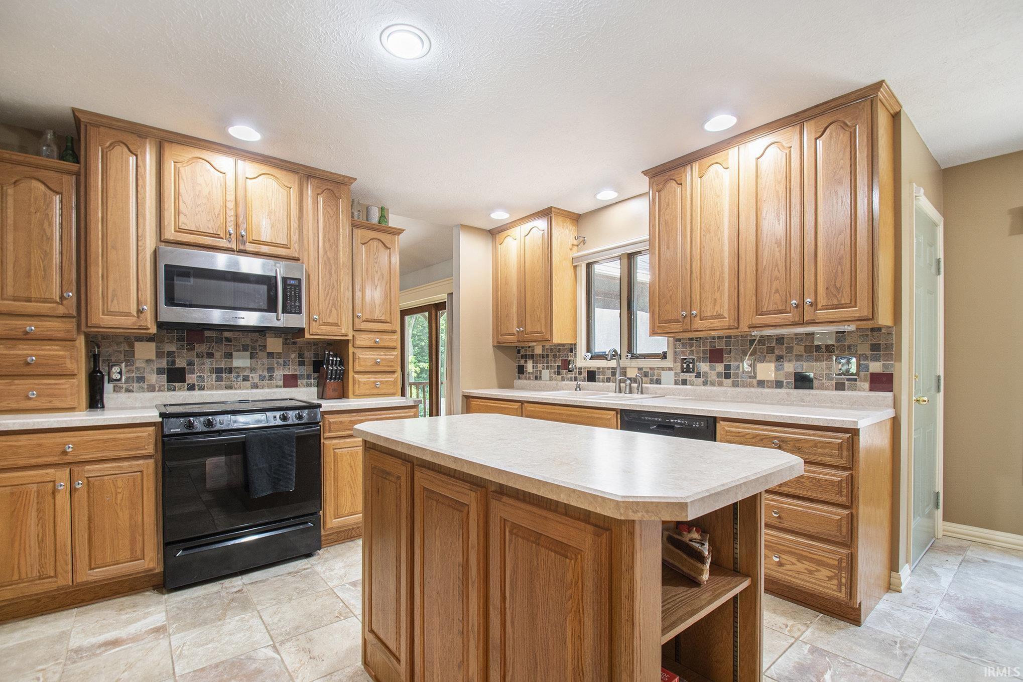 945 Handlebar Road Mishawaka, IN 46544 - Photo 7 of 33 Gallery Image 7