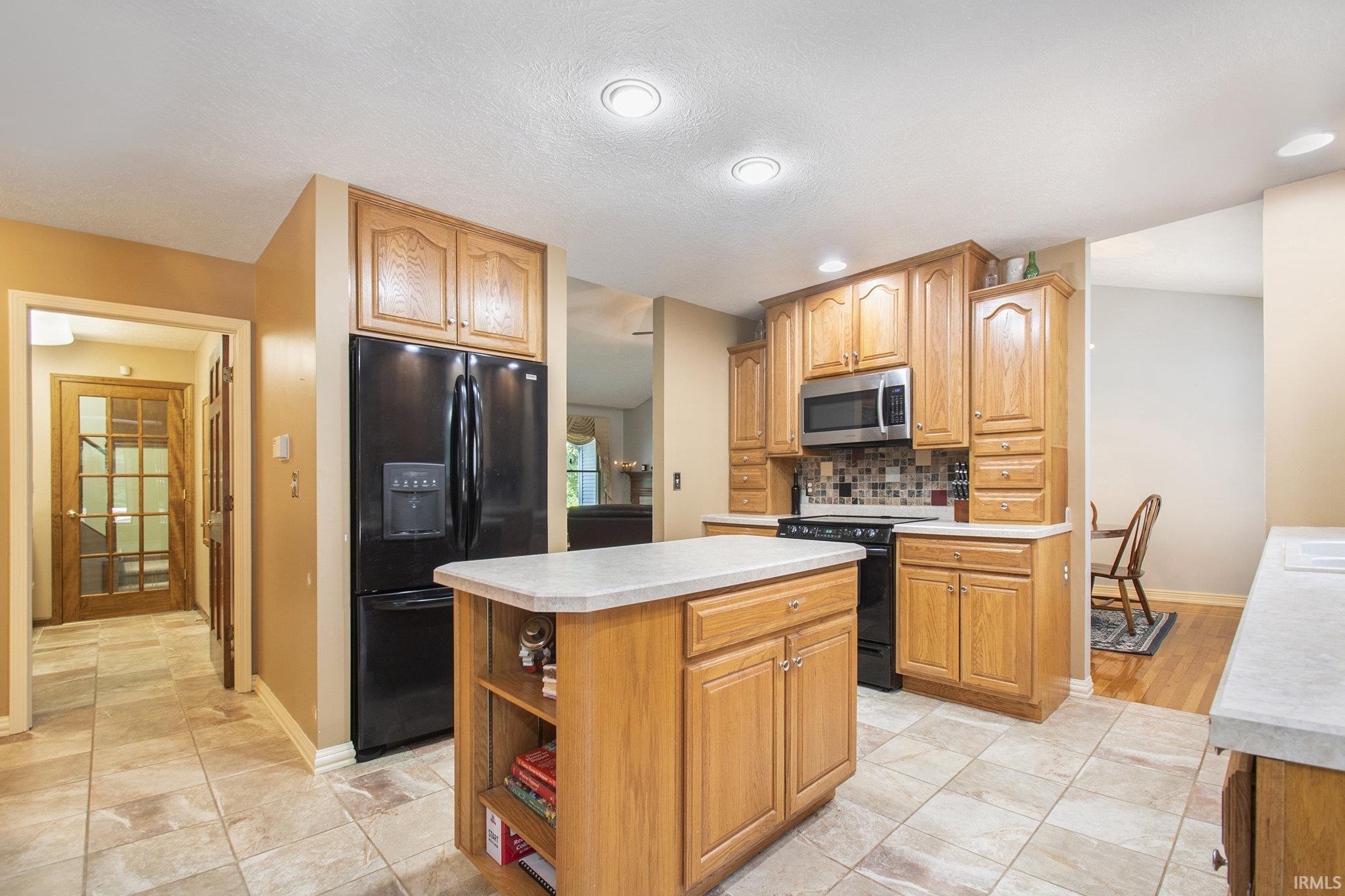 945 Handlebar Road Mishawaka, IN 46544 - Photo 9 of 33 Gallery Image 9