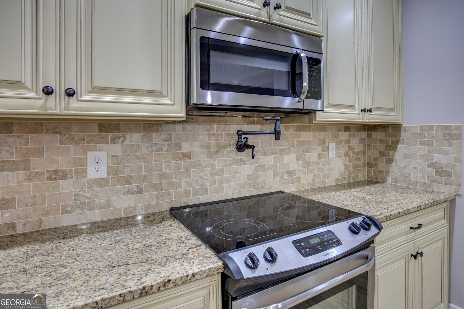 284 Sowell Road McDonough, GA 30252 - Photo 18 of 48 a stove top oven sitting inside of a kitchen