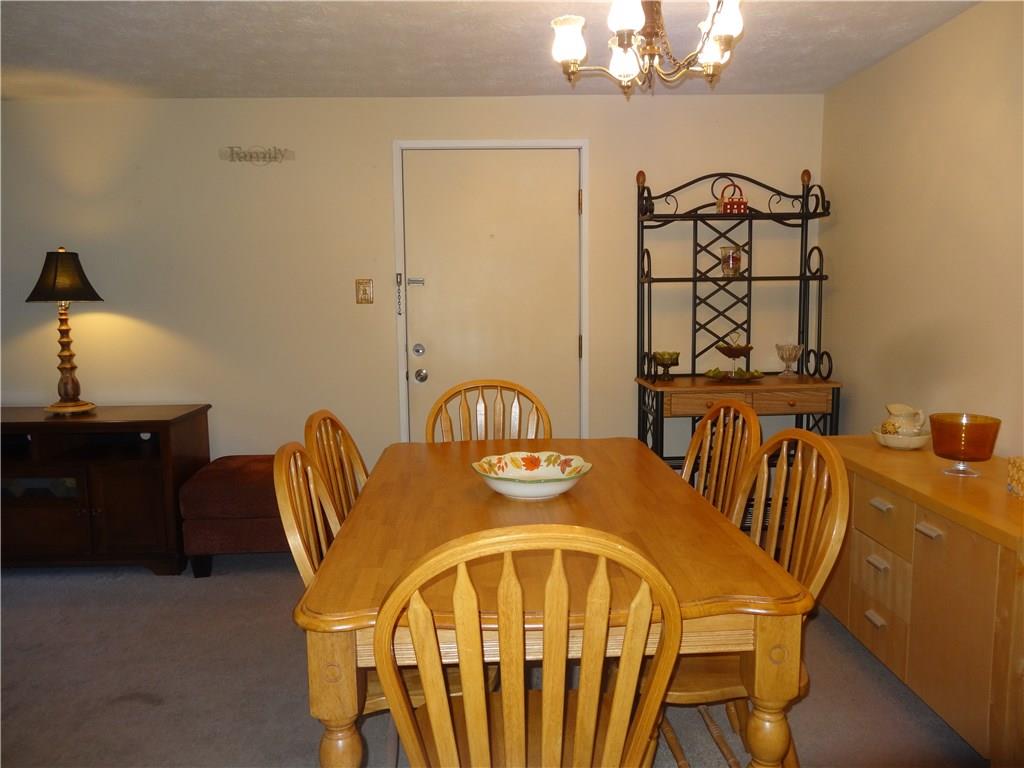 321 Ridge Point Circle, Unit B22 Bridgeville, PA 15017 - Photo 4 of 15 Dining area.