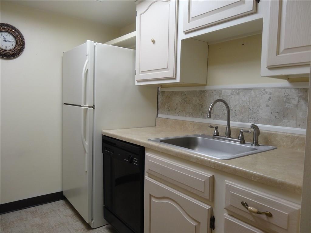 321 Ridge Point Circle, Unit B22 Bridgeville, PA 15017 - Photo 8 of 15 Gallery Image 8