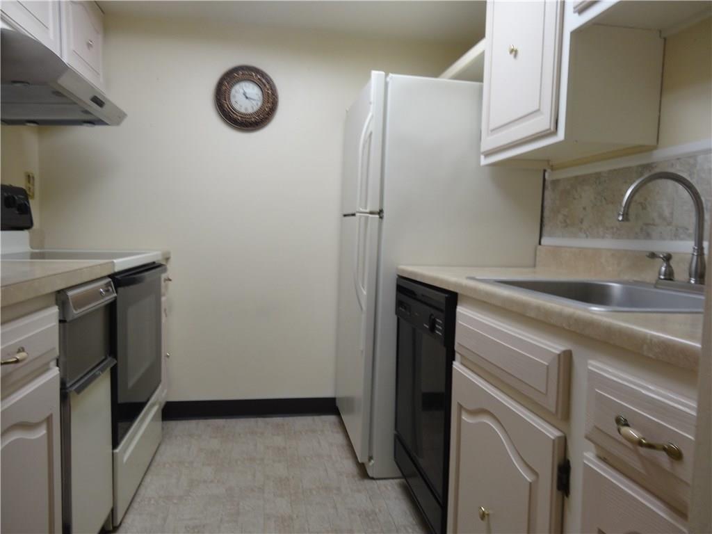 321 Ridge Point Circle, Unit B22 Bridgeville, PA 15017 - Photo 9 of 15 Gallery Image 9