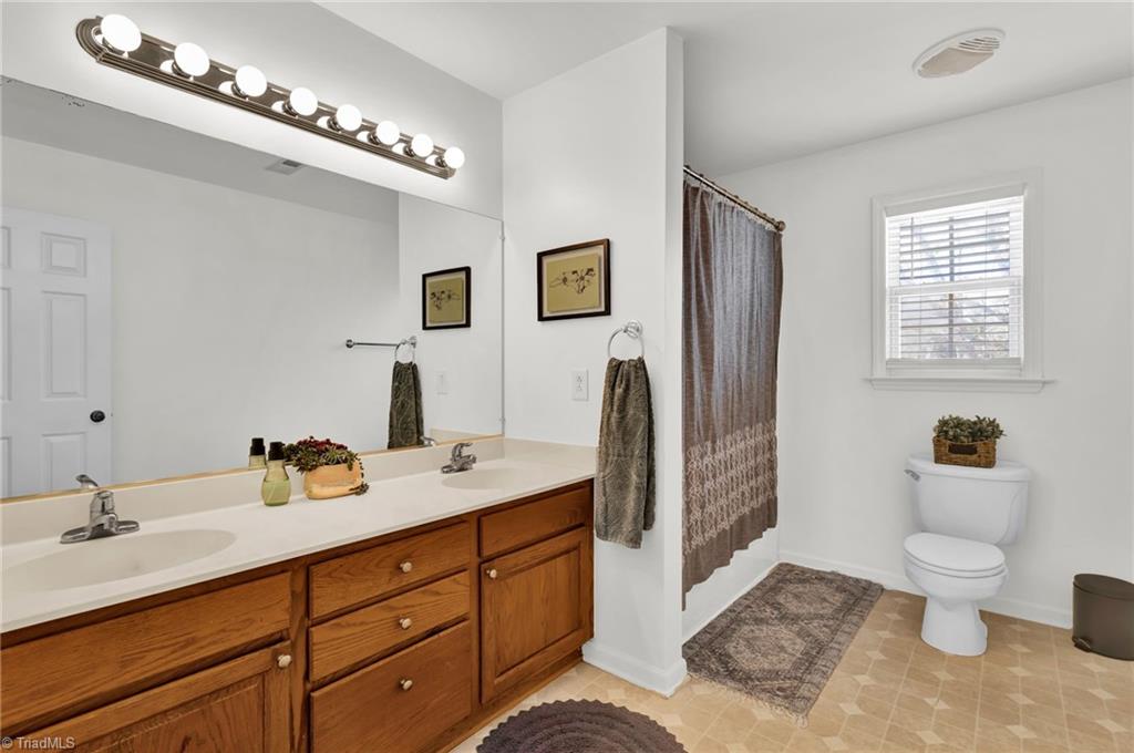 3564 Millie Lane Pfafftown, NC 27040 - Photo 22 of 40 Hall bathroom