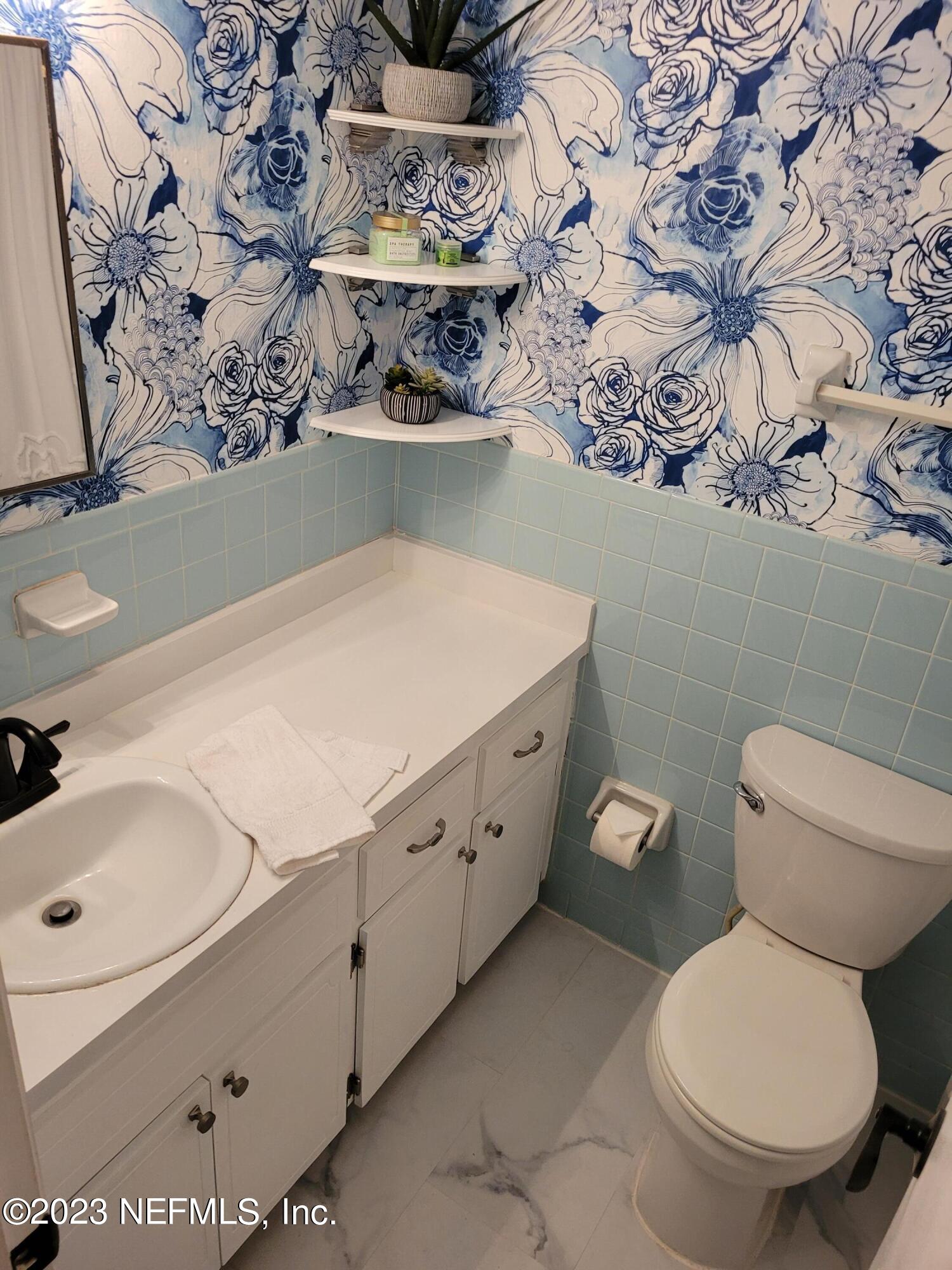 1050 Perkins Place Jacksonville, FL 32221 - Photo 14 of 18 a bathroom with a toilet sink and mirror