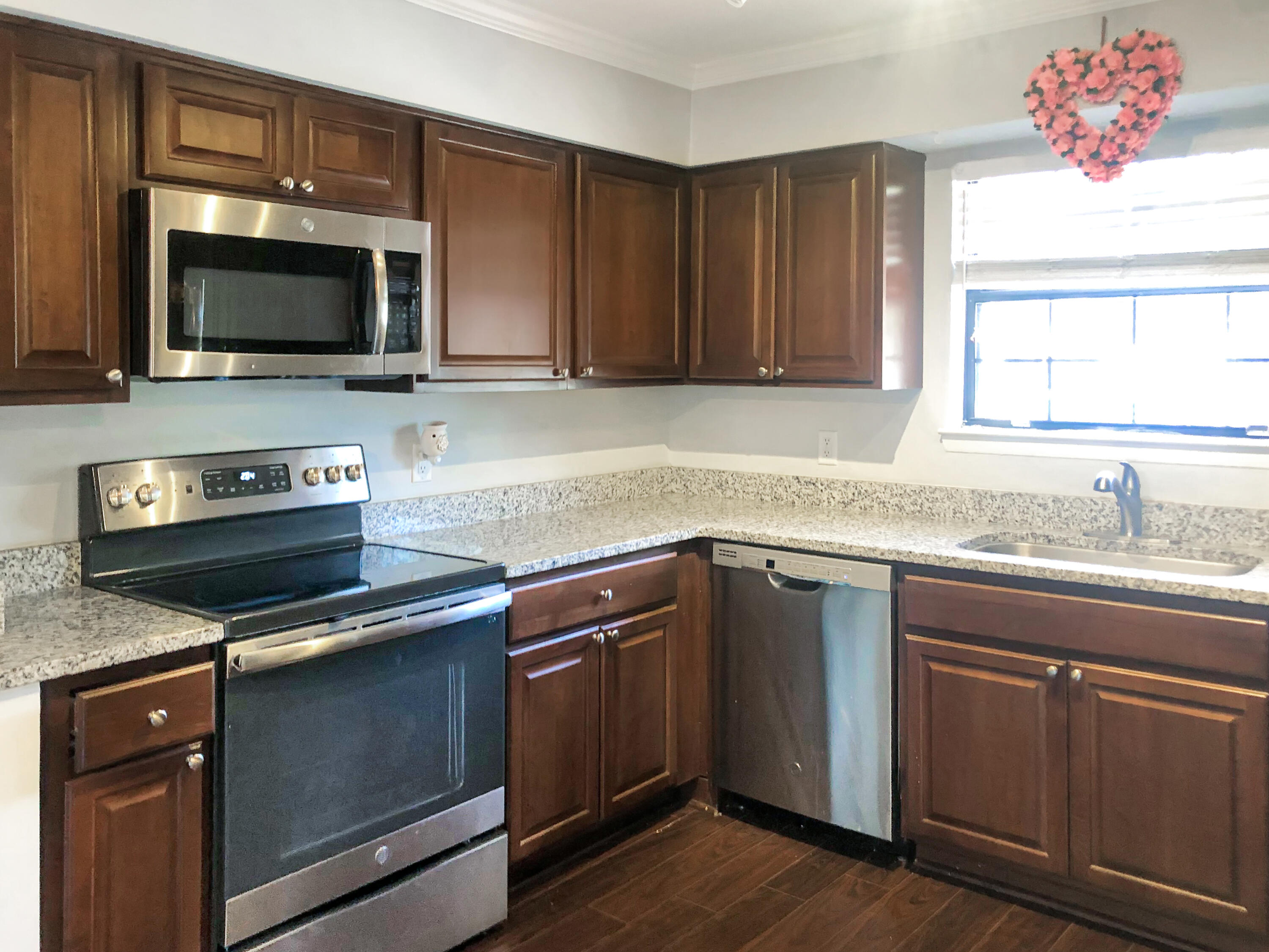 2362 Parsonage Road, Unit 2D Charleston, SC 29414 - Photo 4 of 18 7A1D9C1E-4A38-4440-B3BB-46C6257D4DFA