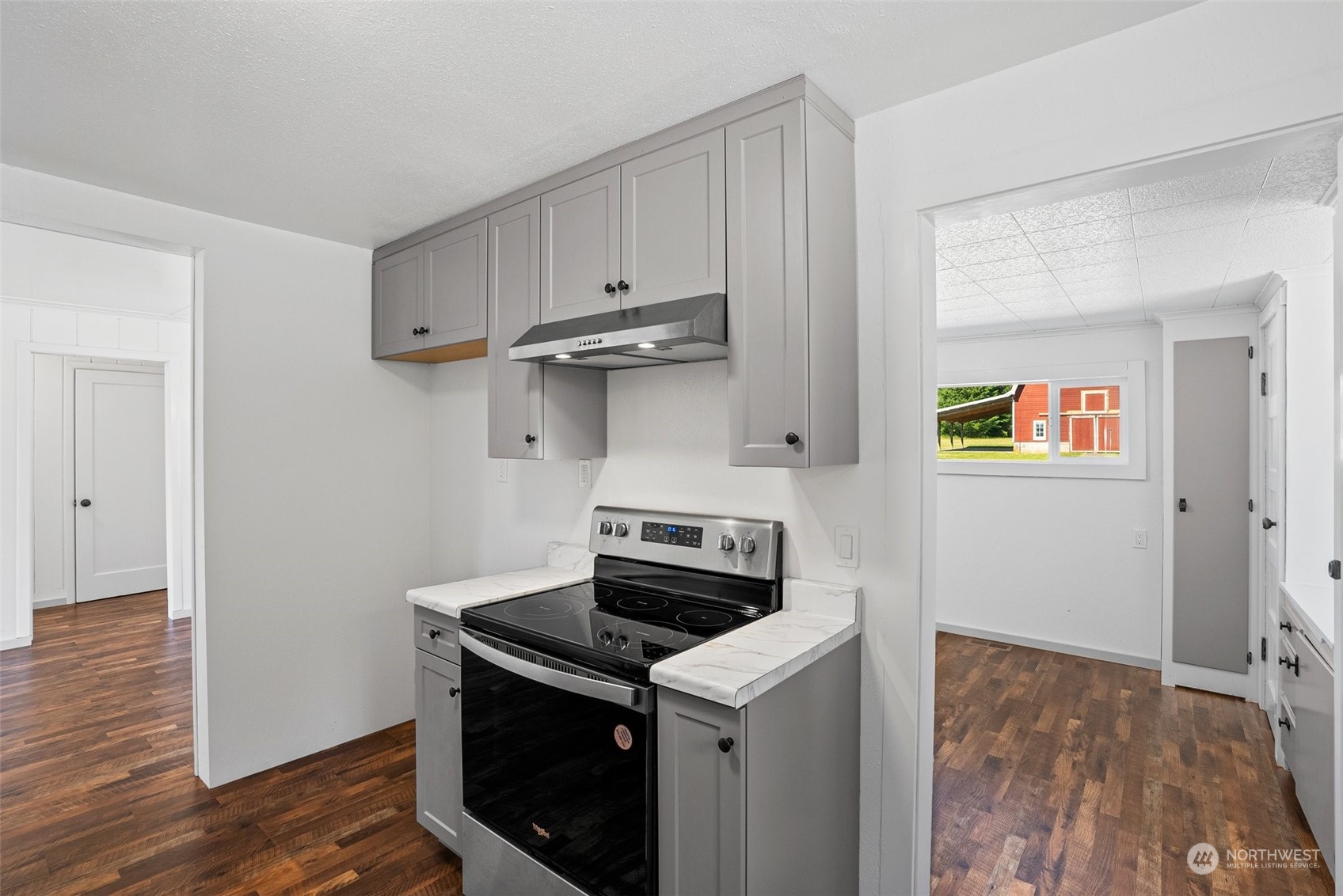204 Monroe Road Winlock, WA 98596 - Photo 14 of 38 a kitchen with a stove and a microwave