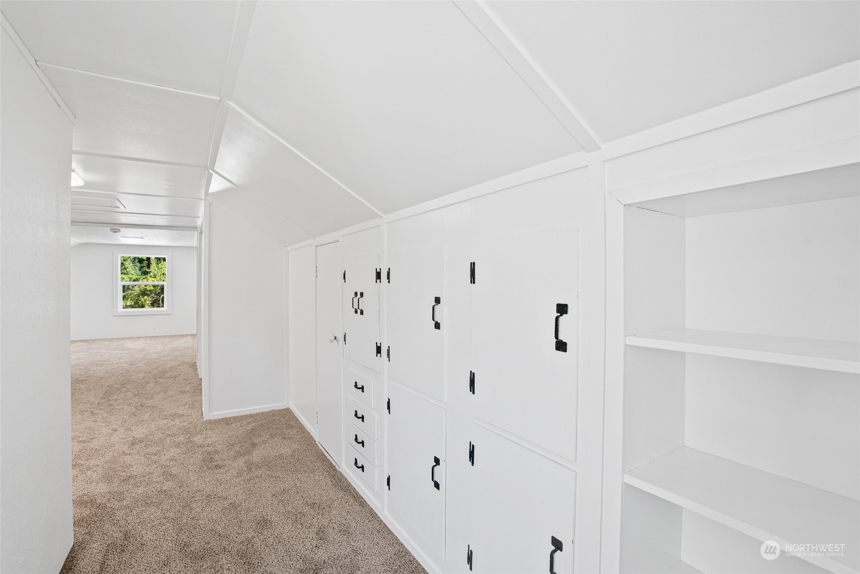 204 Monroe Road Winlock, WA 98596 - Photo 23 of 38 a view of entryway with bathroom