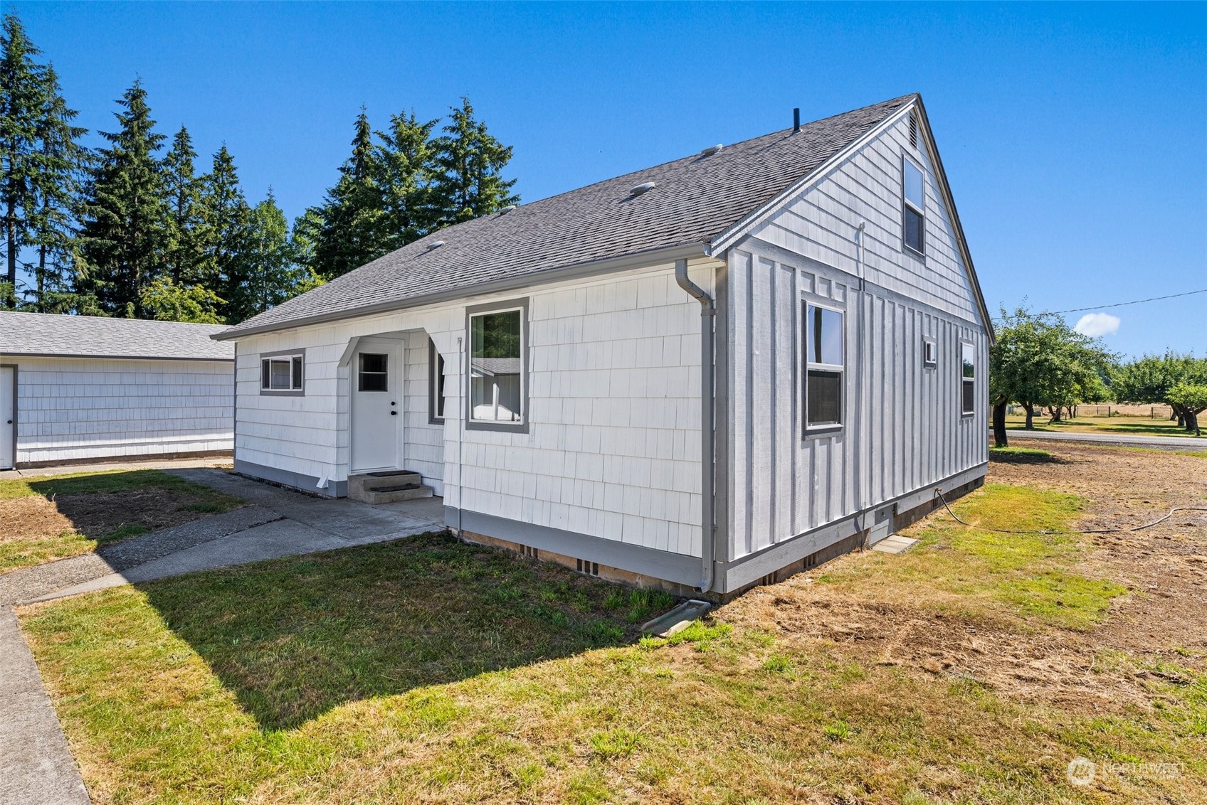 204 Monroe Road Winlock, WA 98596 - Photo 28 of 38 a view of a back yard of the house