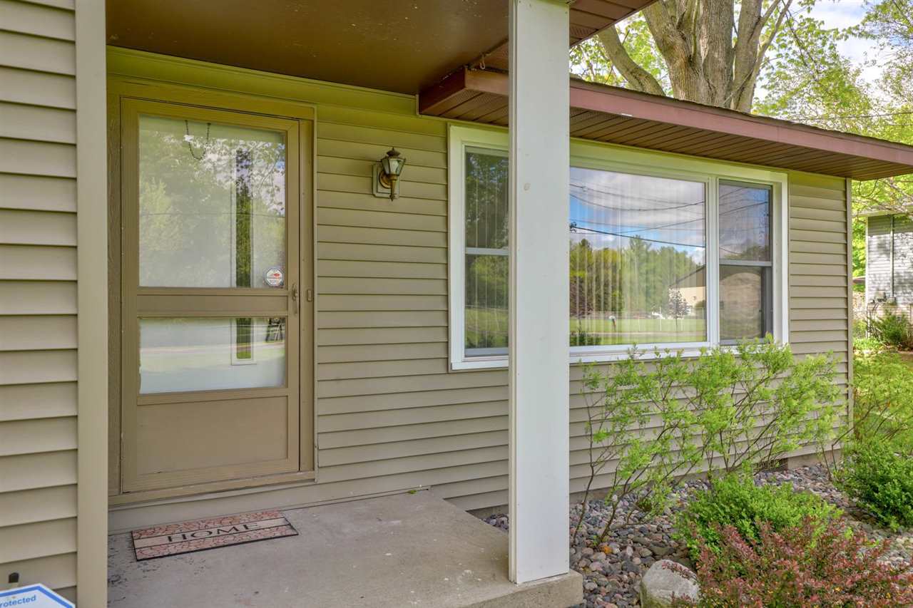 9915 Dice Road Freeland, MI 48623 - Photo 4 of 33