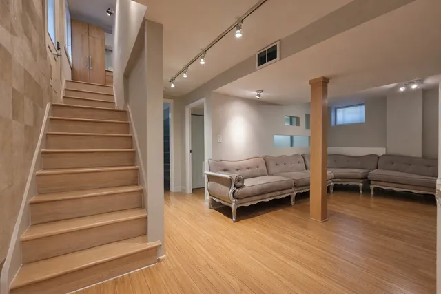 $6,100 | 419 West Briar Place, Unit B, Chicago, IL 60657