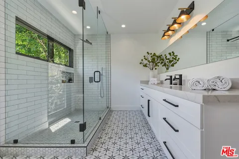 $3,350,000 | 3721 Woodcliff Road, Sherman Oaks, CA 91403
