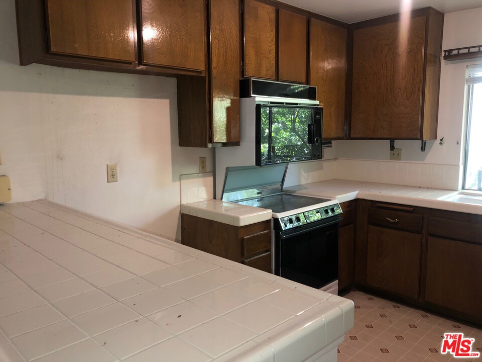 19505 Rinaldi Street, Unit 60 Porter Ranch, CA 91326 - Photo 3 of 6 Gallery Image 3