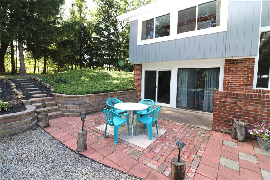 415 Leslie Road Valencia, PA 16059 - Photo 2 of 25 Gallery Image 2