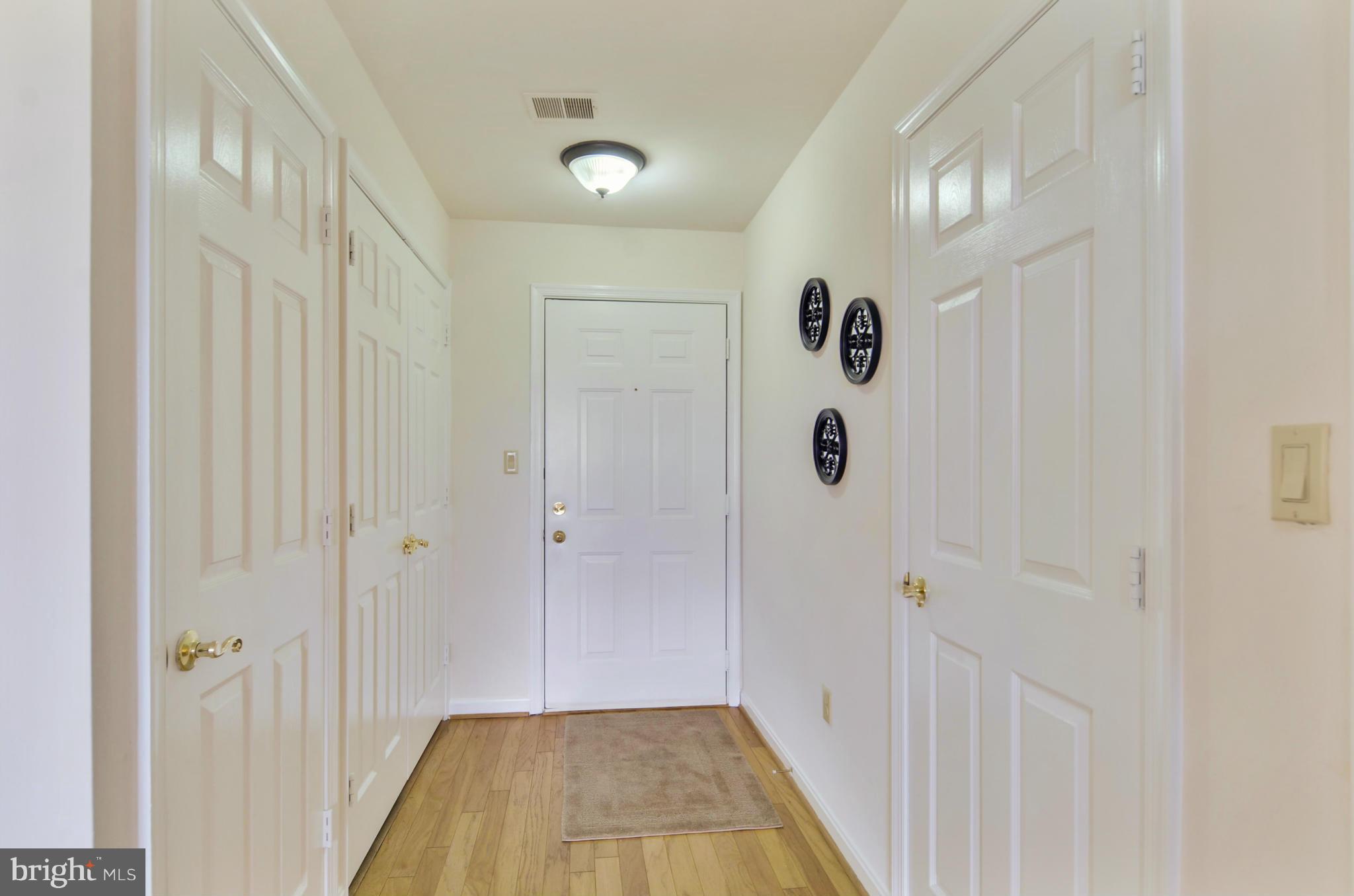 304 Ridgepoint Place, Unit 24 Gaithersburg, MD 20878 - Photo 2 of 30 Foyer