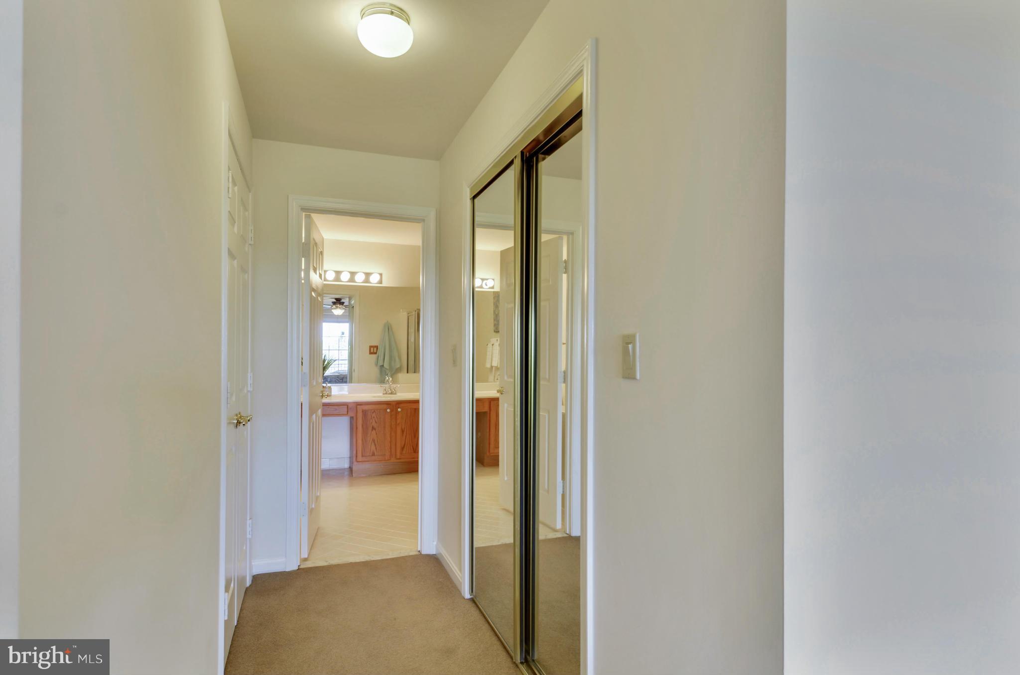 304 Ridgepoint Place, Unit 24 Gaithersburg, MD 20878 - Photo 14 of 30 Hallway