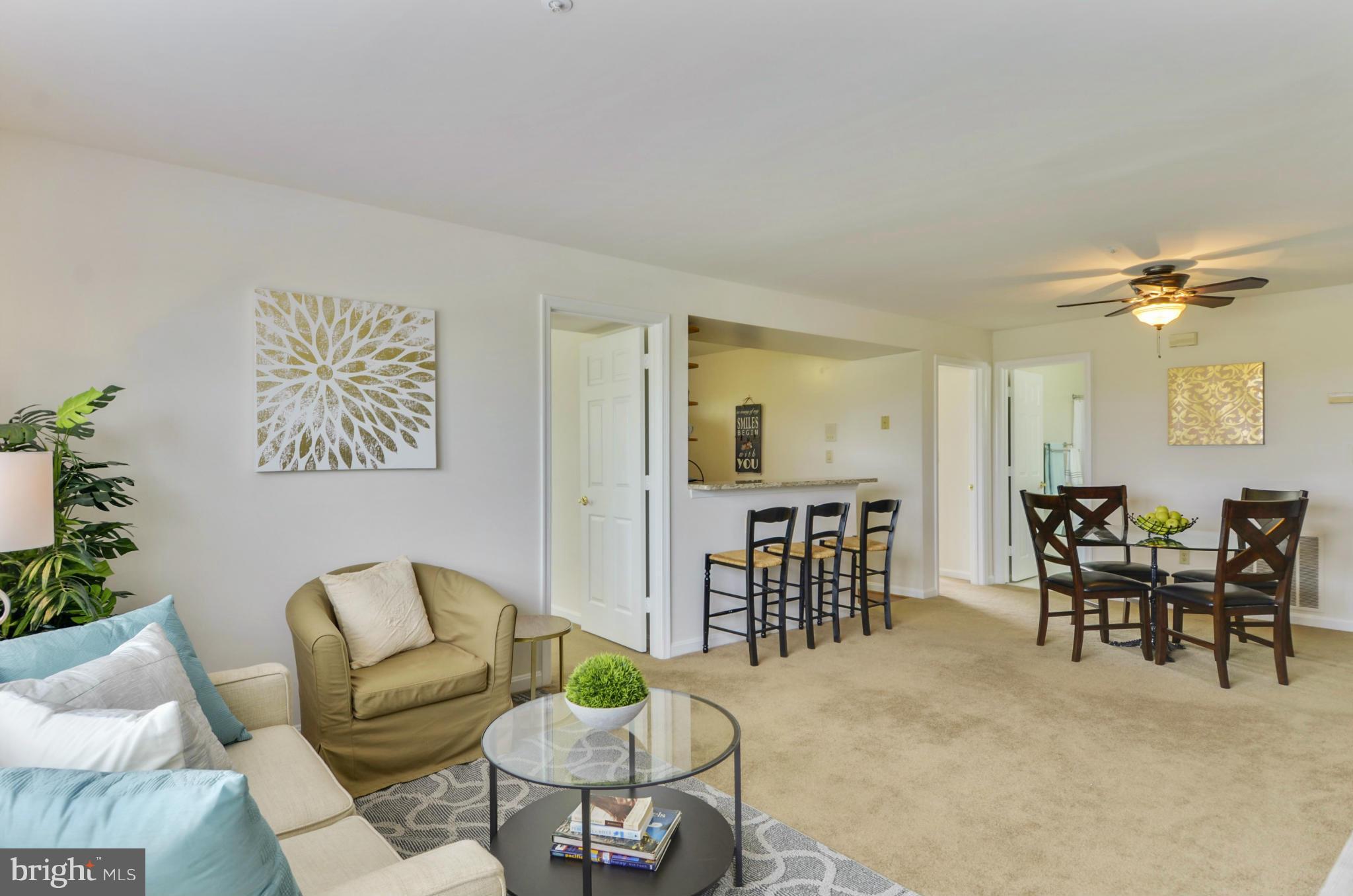 304 Ridgepoint Place, Unit 24 Gaithersburg, MD 20878 - Photo 7 of 30 Living Room
