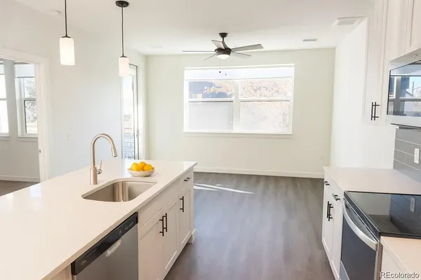 $2,358 | 4900 West 29th Avenue, Unit 211, Denver, CO 80212
