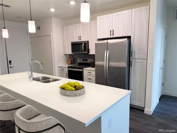 $2,358 | 4900 West 29th Avenue, Unit 211, Denver, CO 80212