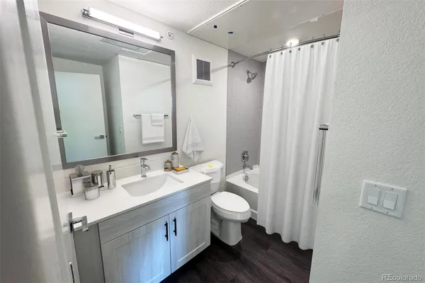 $2,358 | 4900 West 29th Avenue, Unit 211, Denver, CO 80212