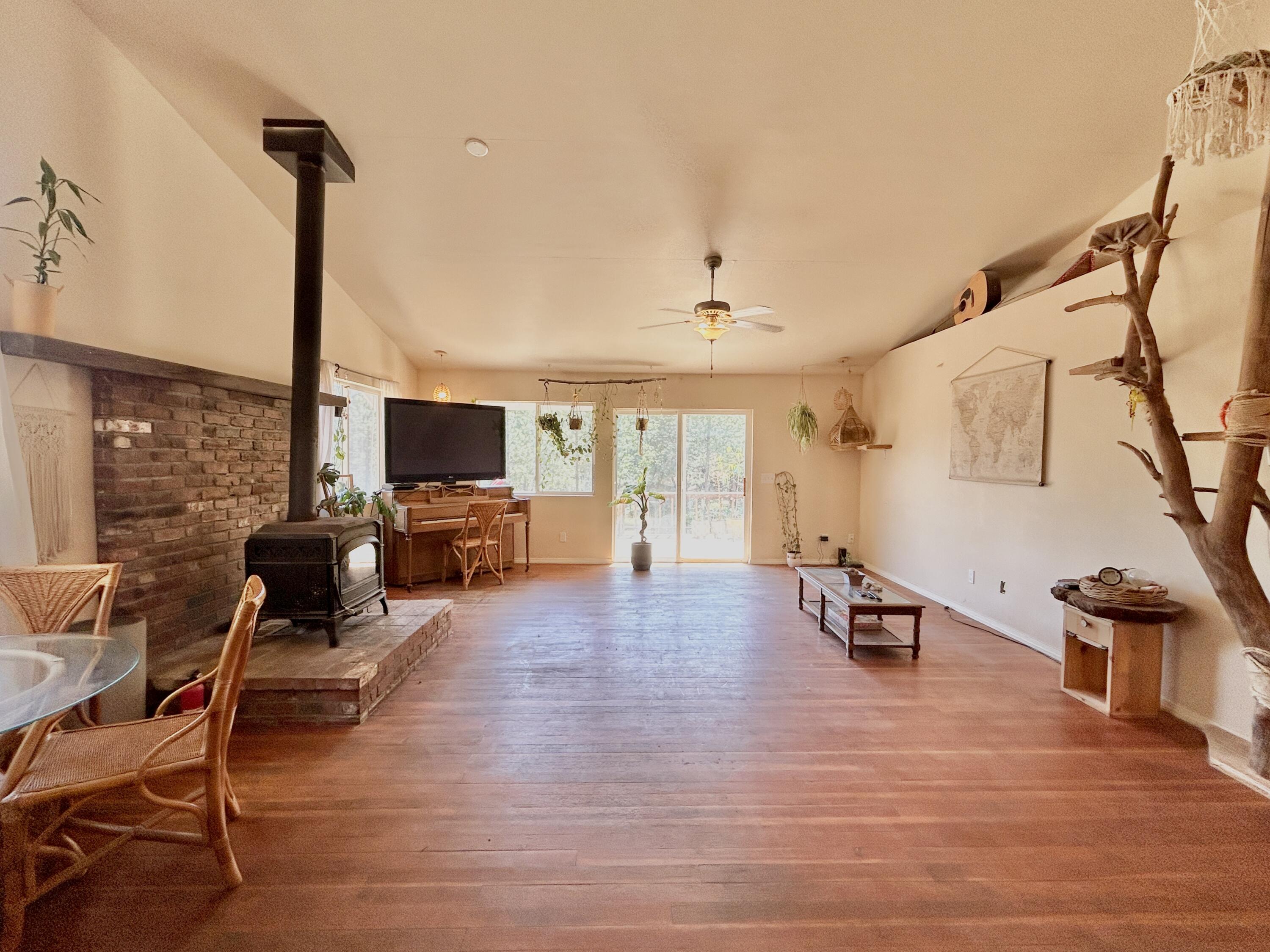 467 Draper Valley Road Selma, OR 97538 - Photo 10 of 21 living room