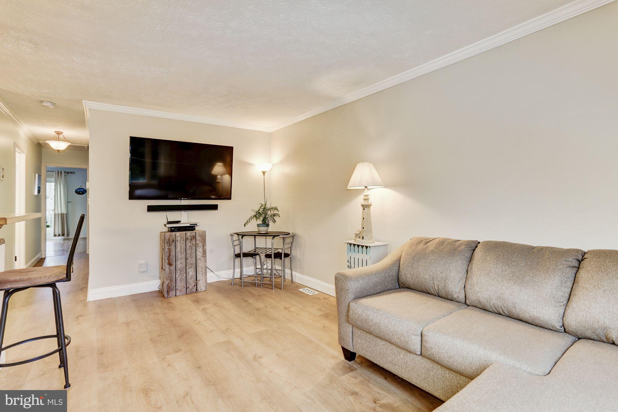 8433 Kenton Road Pasadena, MD 21122 - Photo 5 of 24 Living Room