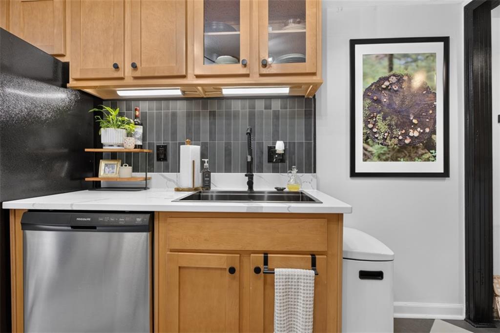 7750 Roswell Road, Unit F5 Atlanta, GA 30350 - Photo 15 of 37 Gallery Image 15