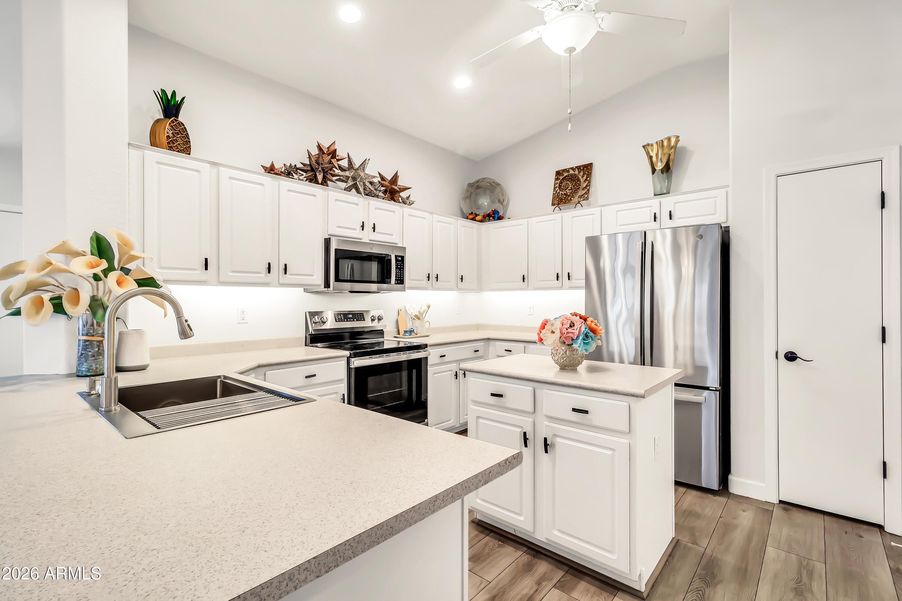 4684 East Walnut Road Gilbert, AZ 85298 - Photo 7 of 58 4684 E Walnut Rd-20