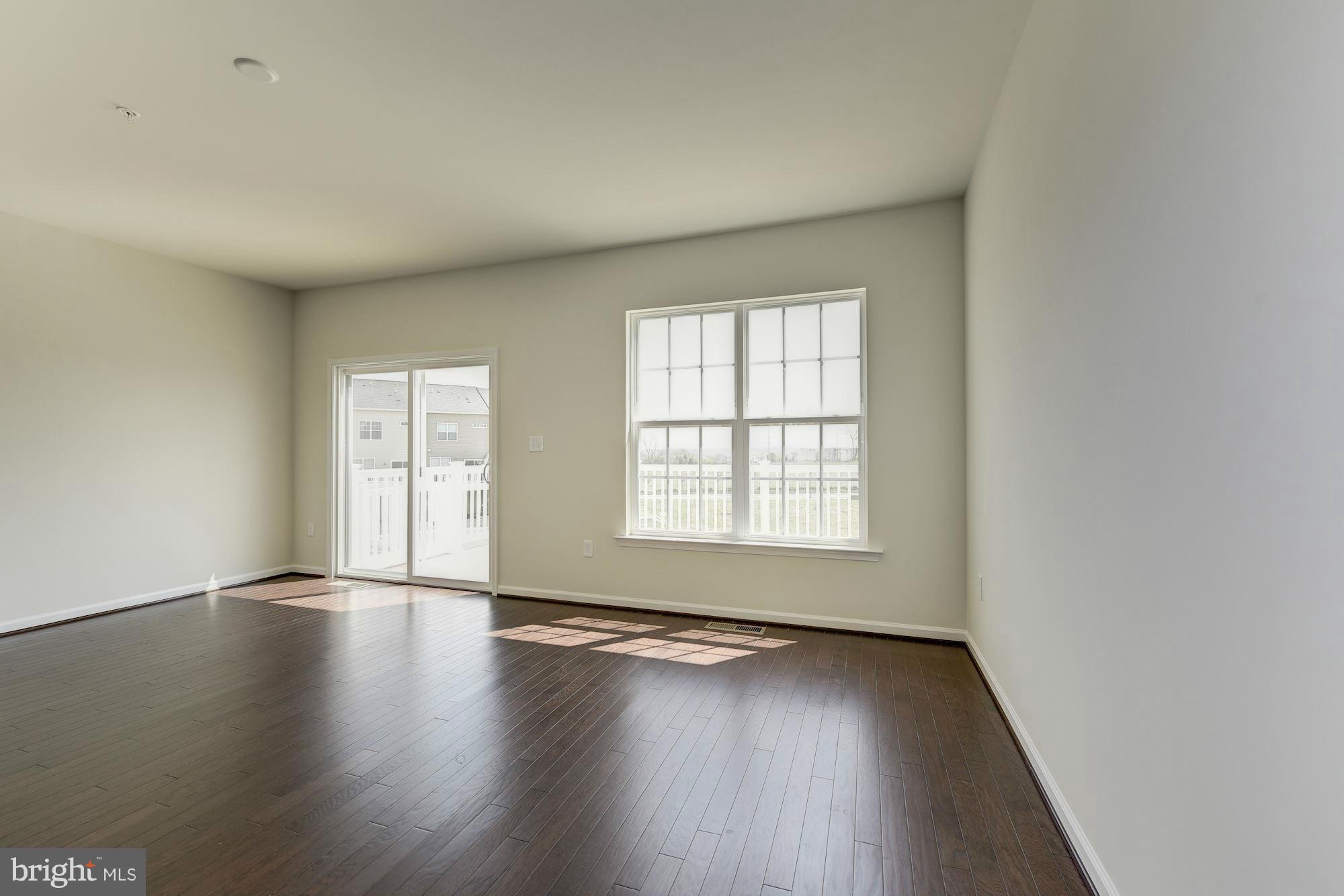 6253 Ritter Drive Frederick, MD 21703 - Photo 8 of 30 Living Room