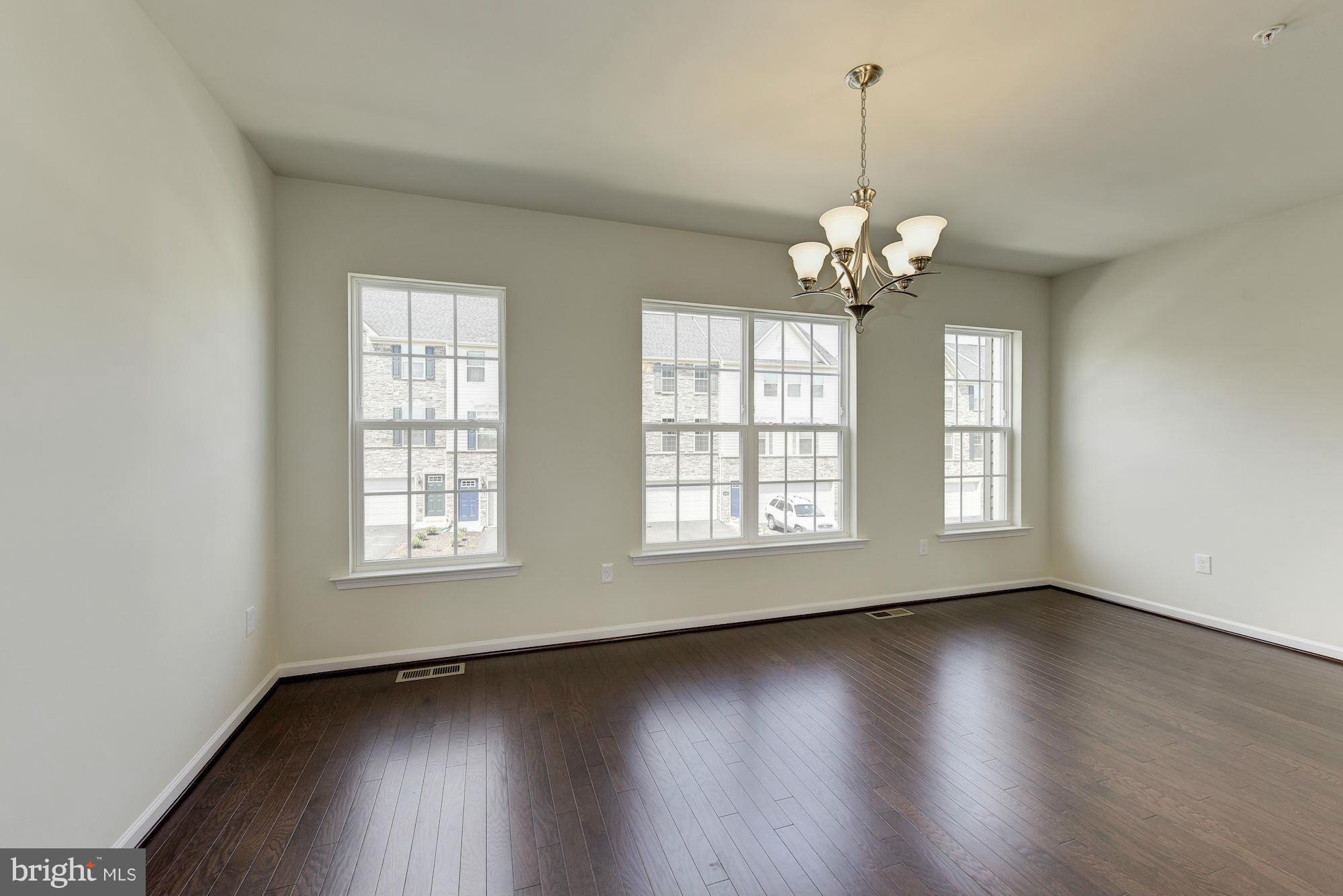 6253 Ritter Drive Frederick, MD 21703 - Photo 9 of 30 Living Room