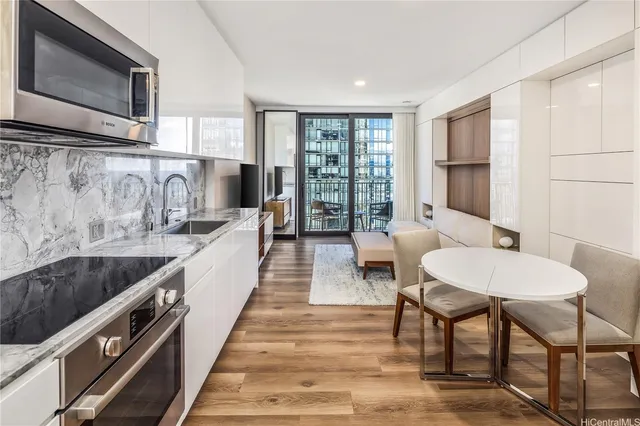 $585,000 | 987 Queen Street, Unit 1806, Honolulu, HI 96814