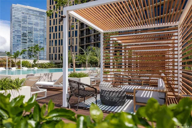 $585,000 | 987 Queen Street, Unit 1806, Honolulu, HI 96814