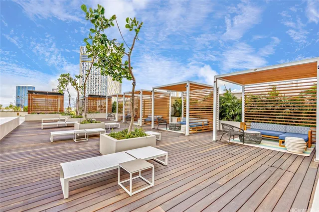 $585,000 | 987 Queen Street, Unit 1806, Honolulu, HI 96814