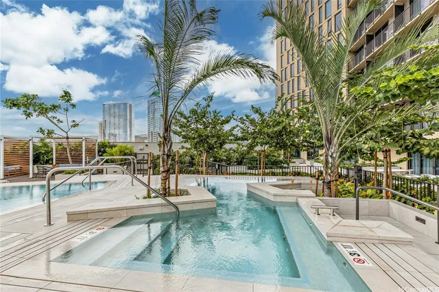 $585,000 | 987 Queen Street, Unit 1806, Honolulu, HI 96814