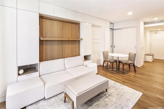 $585,000 | 987 Queen Street, Unit 1806, Honolulu, HI 96814