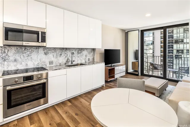 $585,000 | 987 Queen Street, Unit 1806, Honolulu, HI 96814