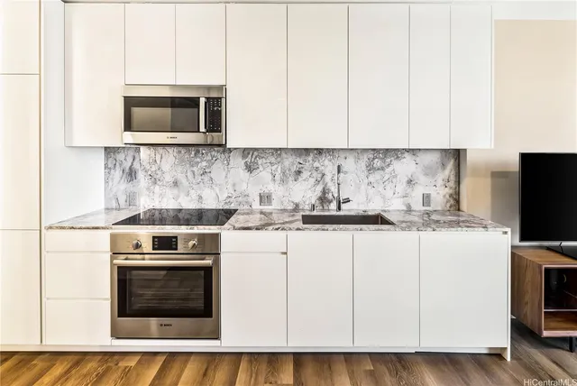 $585,000 | 987 Queen Street, Unit 1806, Honolulu, HI 96814