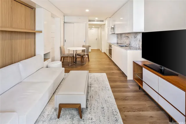 $585,000 | 987 Queen Street, Unit 1806, Honolulu, HI 96814