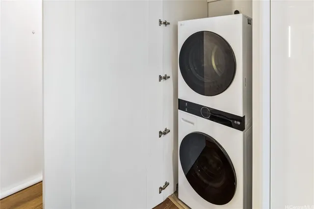 $585,000 | 987 Queen Street, Unit 1806, Honolulu, HI 96814