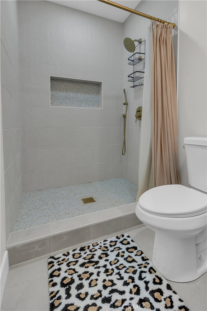 721 East 59th Street Long Beach, CA 90805 - Photo 14 of 30 Master Bath