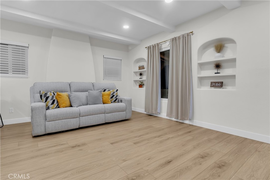 721 East 59th Street Long Beach, CA 90805 - Photo 4 of 30 Living Room