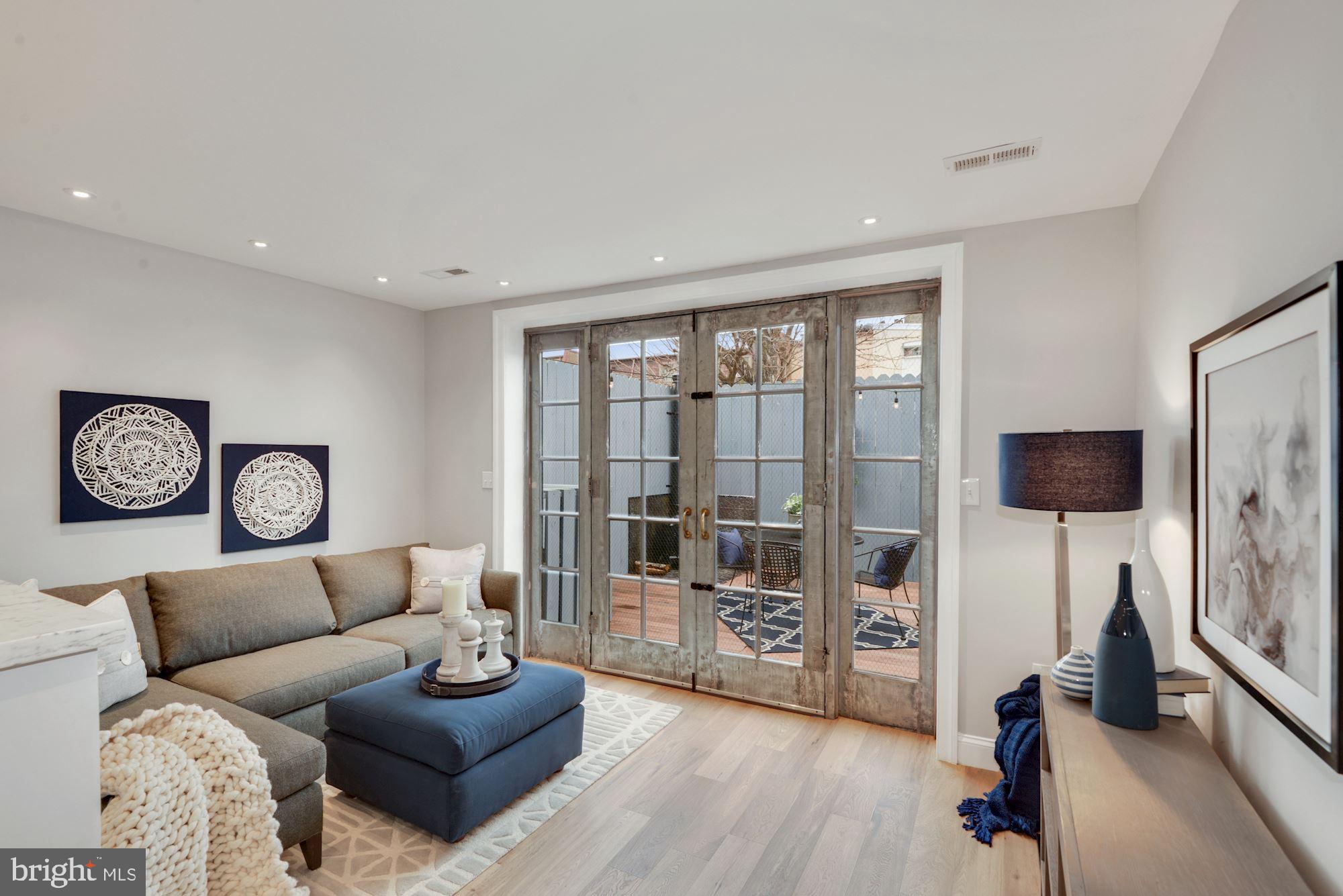 1325 Riggs Street Northwest Washington, DC 20009 - Photo 18 of 51 Family Room w/ vintage schoolhouse doors to deck