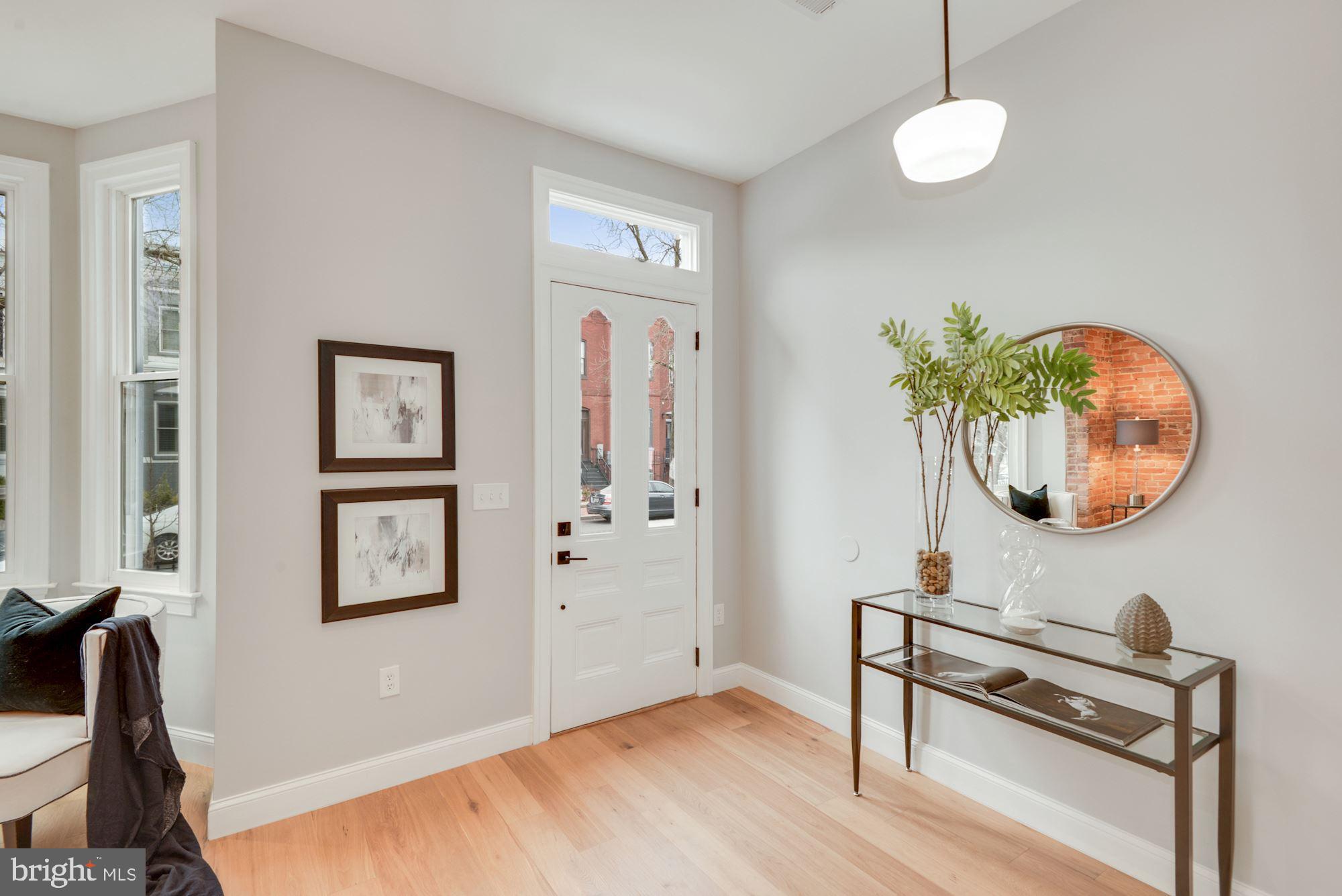 1325 Riggs Street Northwest Washington, DC 20009 - Photo 5 of 51 Foyer