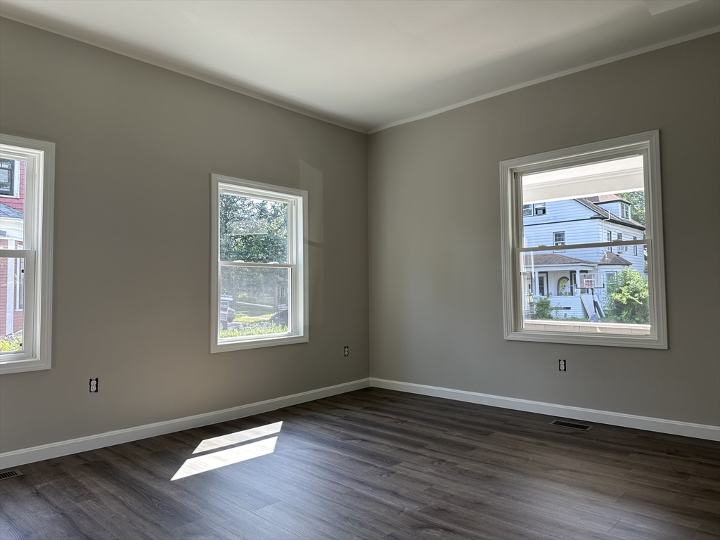 21 Mountainview Street Springfield, MA 01108 - Photo 8 of 19