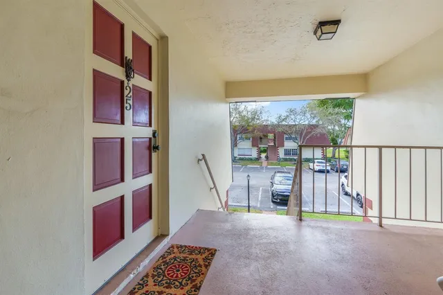 $259,000 | 2015 Northeast 32nd Court, Unit 25, Pompano Beach, FL 33064