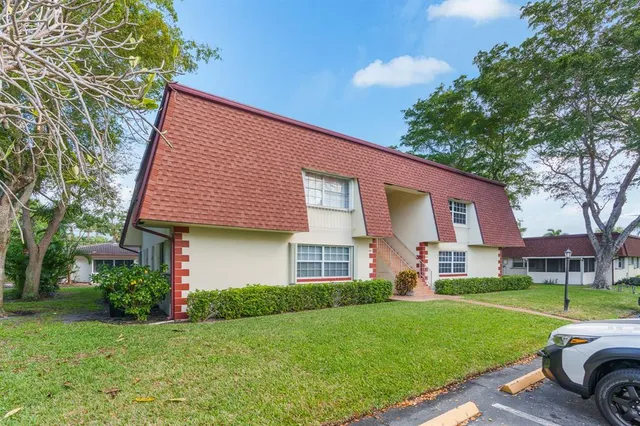 $259,000 | 2015 Northeast 32nd Court, Unit 25, Pompano Beach, FL 33064