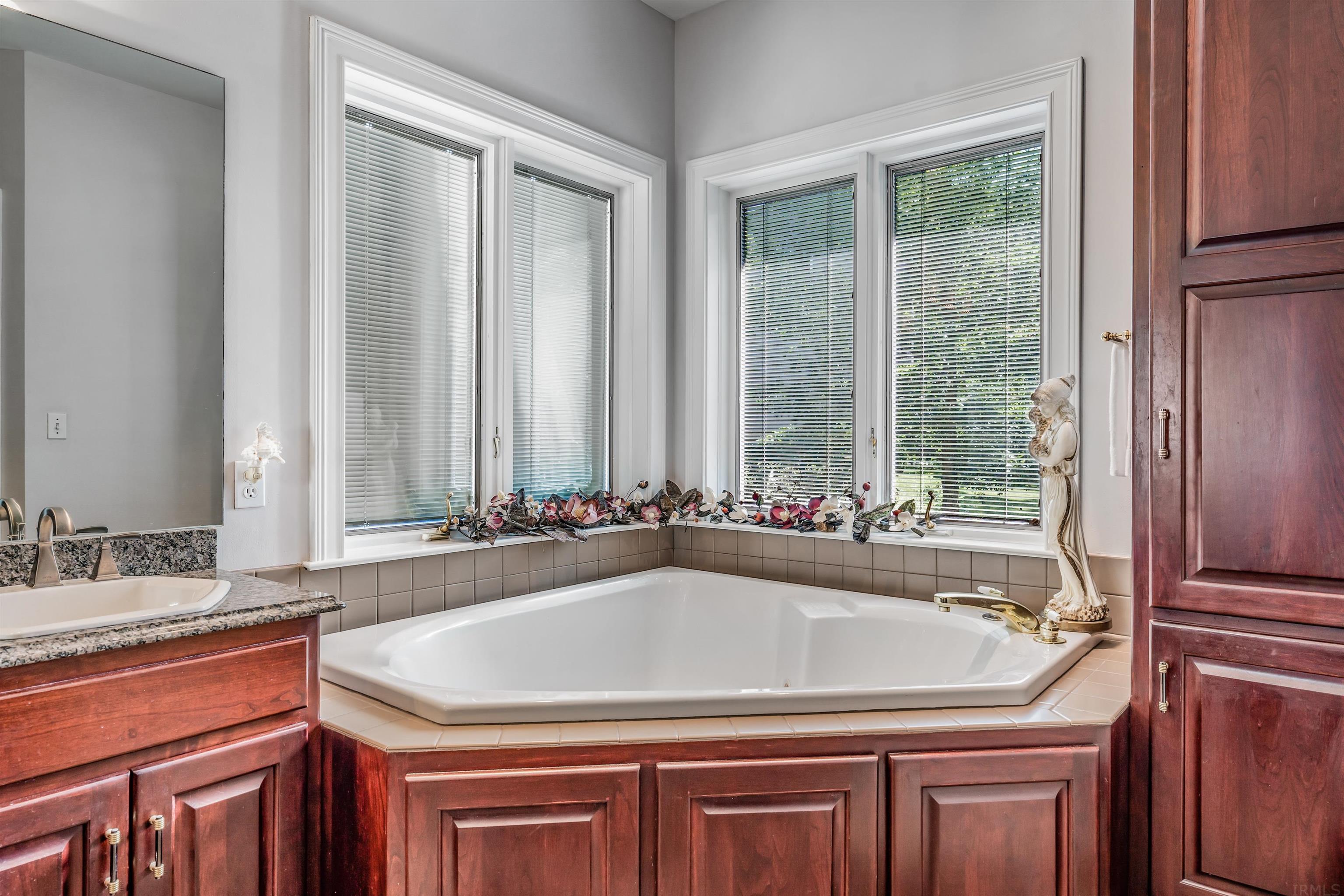 2418 Lake Ridge Drive Fort Wayne, IN 46804 - Photo 17 of 35 Gallery Image 17
