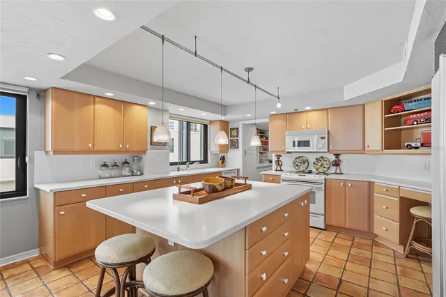 $9,650 | 97 Sunset Drive, Unit 501, Sarasota, FL 34236