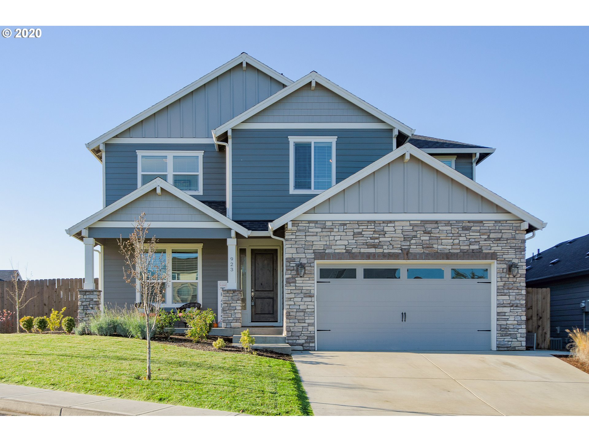 923 North 13th Place Ridgefield, WA 98642 - Photo 1 of 31