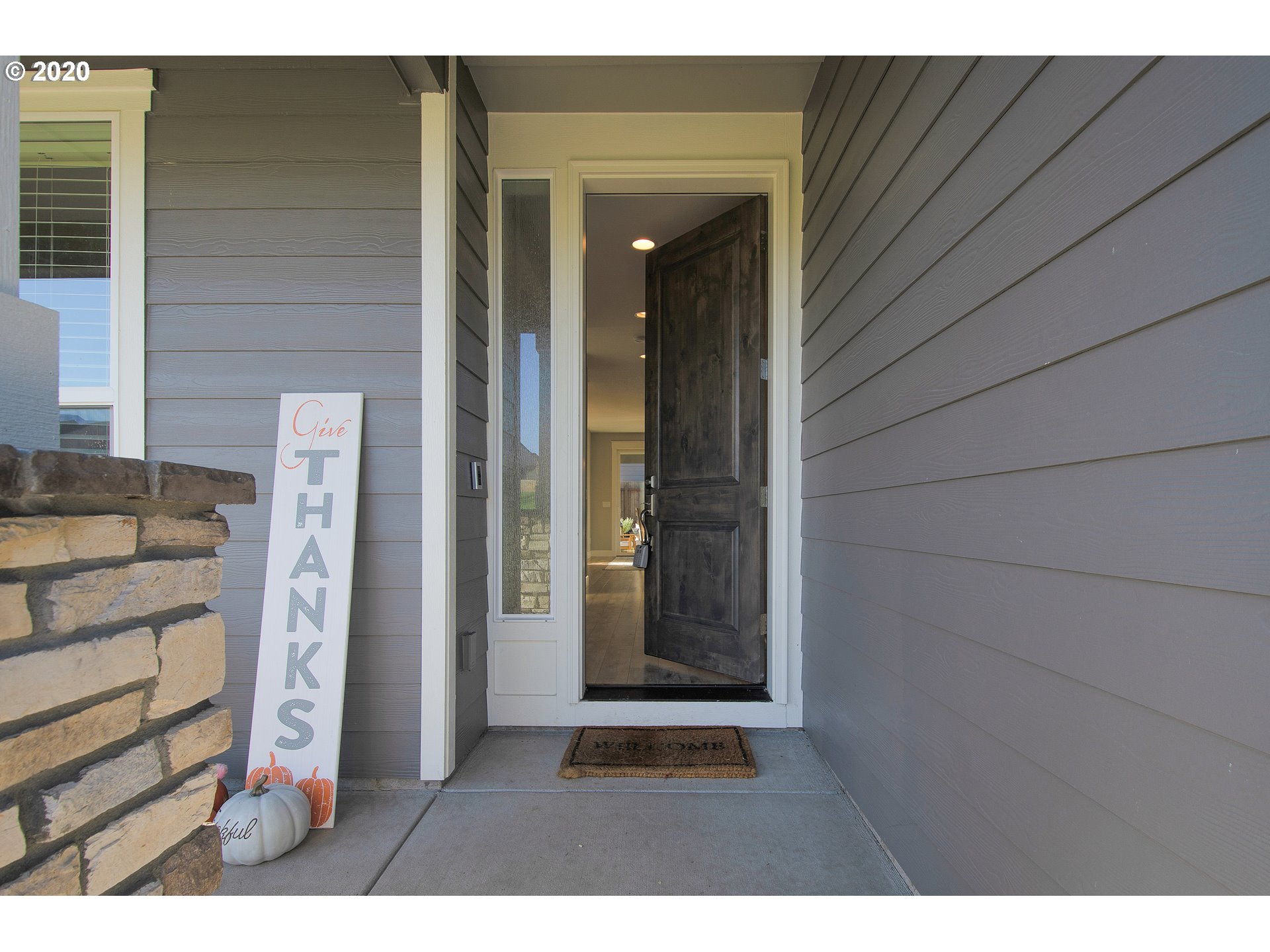 923 North 13th Place Ridgefield, WA 98642 - Photo 2 of 31