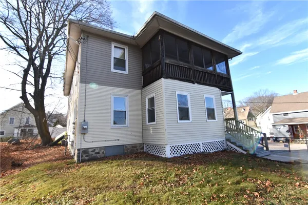 $1,450 | 166 6th Avenue, Unit 1, Woonsocket, RI 02895